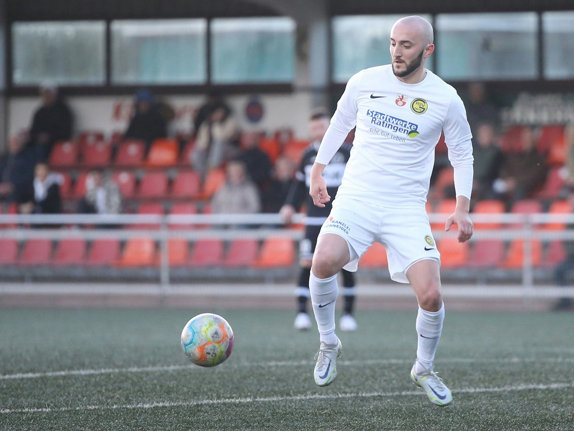 Samed Yesil in der Oberliga Niederrhein im Trikot von Ratingen 04/19.