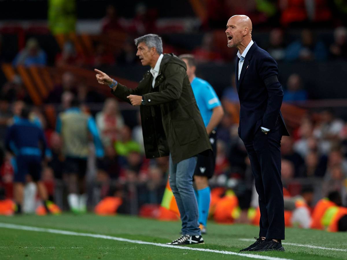 Erik ten Hag (r.) und Imanol Alguacil an der Seitenlinie.