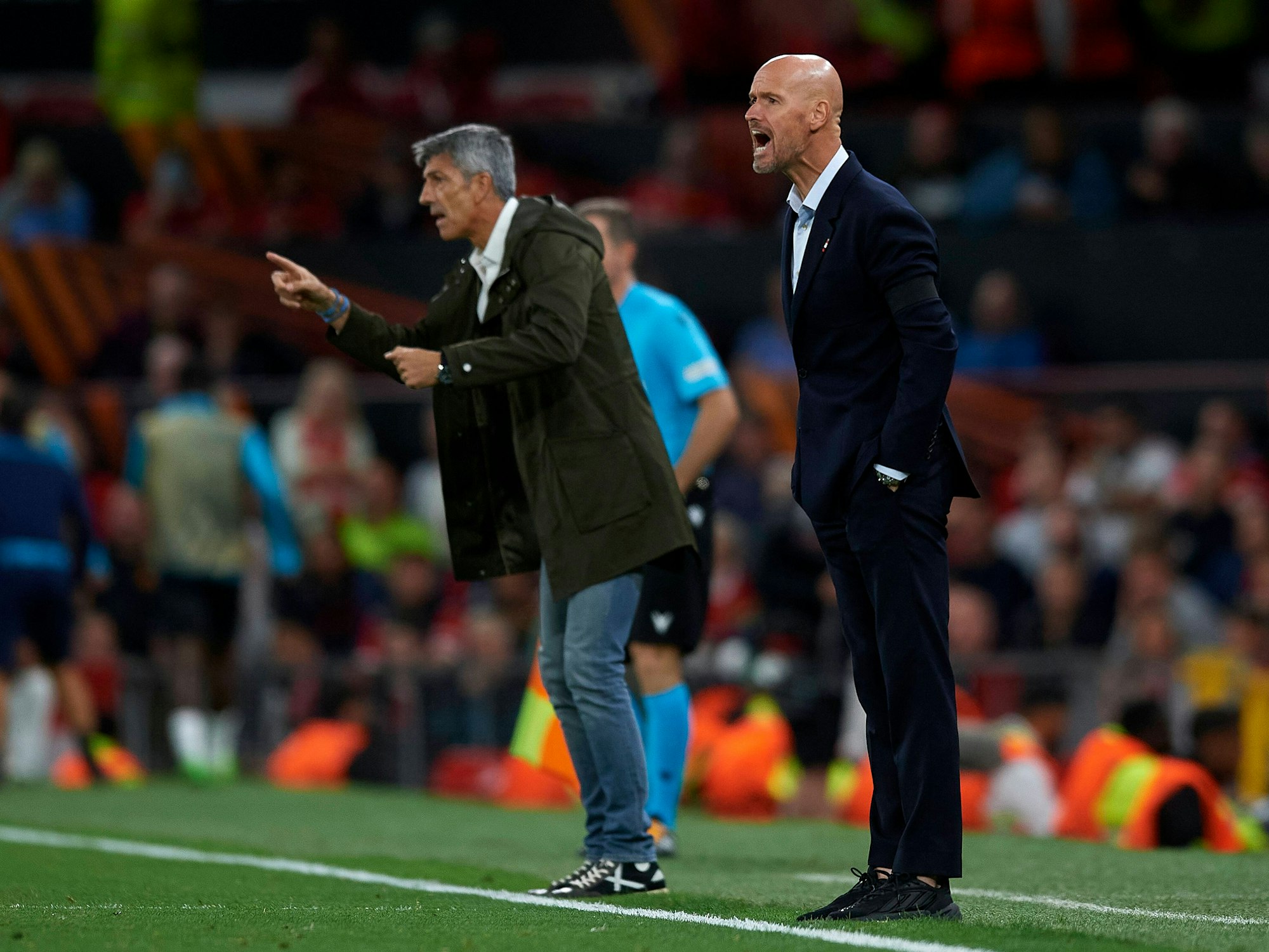 Erik ten Hag (r.) und Imanol Alguacil an der Seitenlinie.
