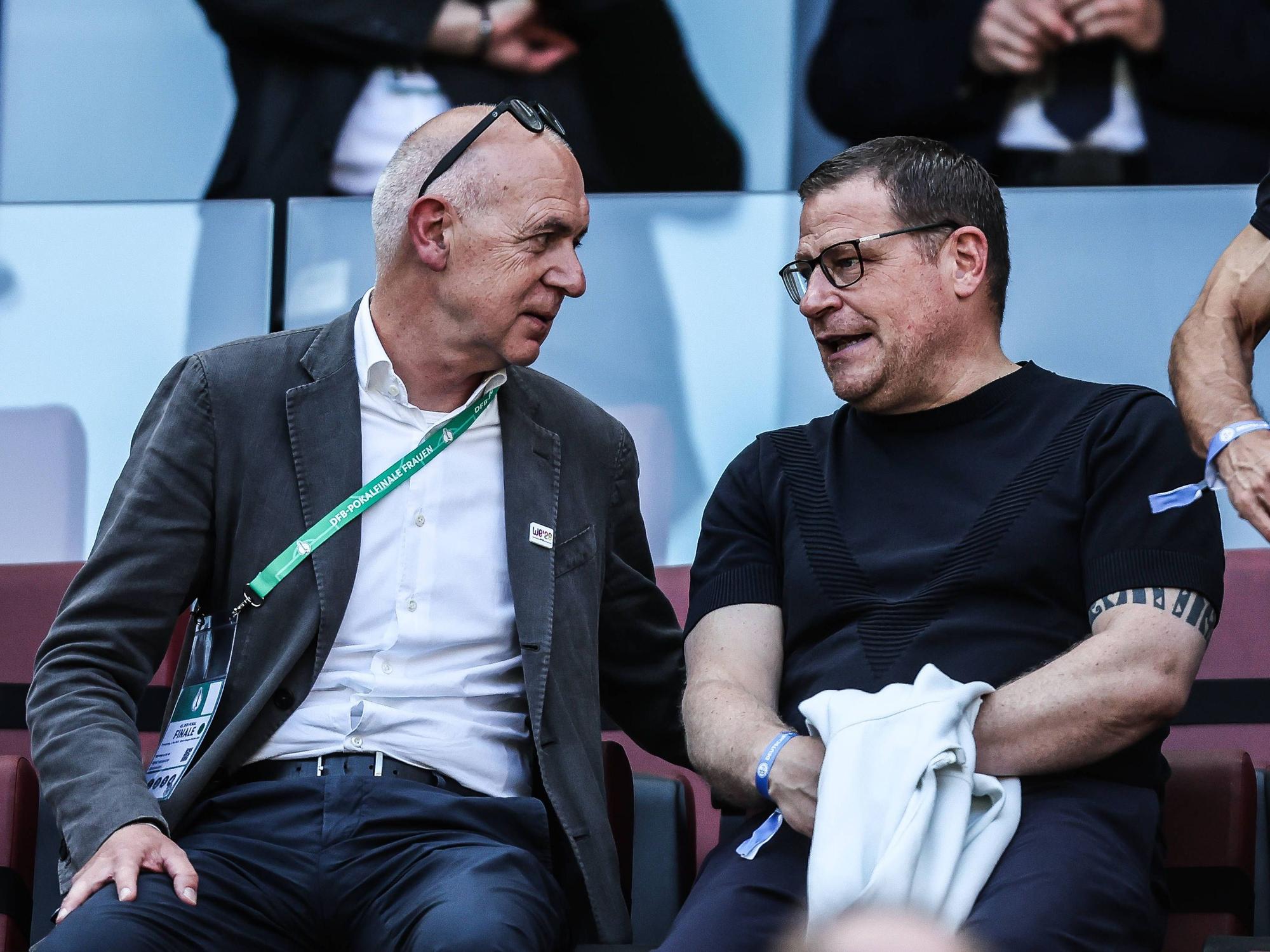 Bernd Neuendorf spricht mit Max Eberl.