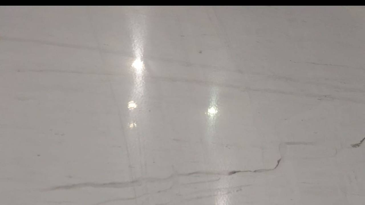 Das Foto zeigt vermutlich das Einschussloch in den ICE 107 nach Basel.