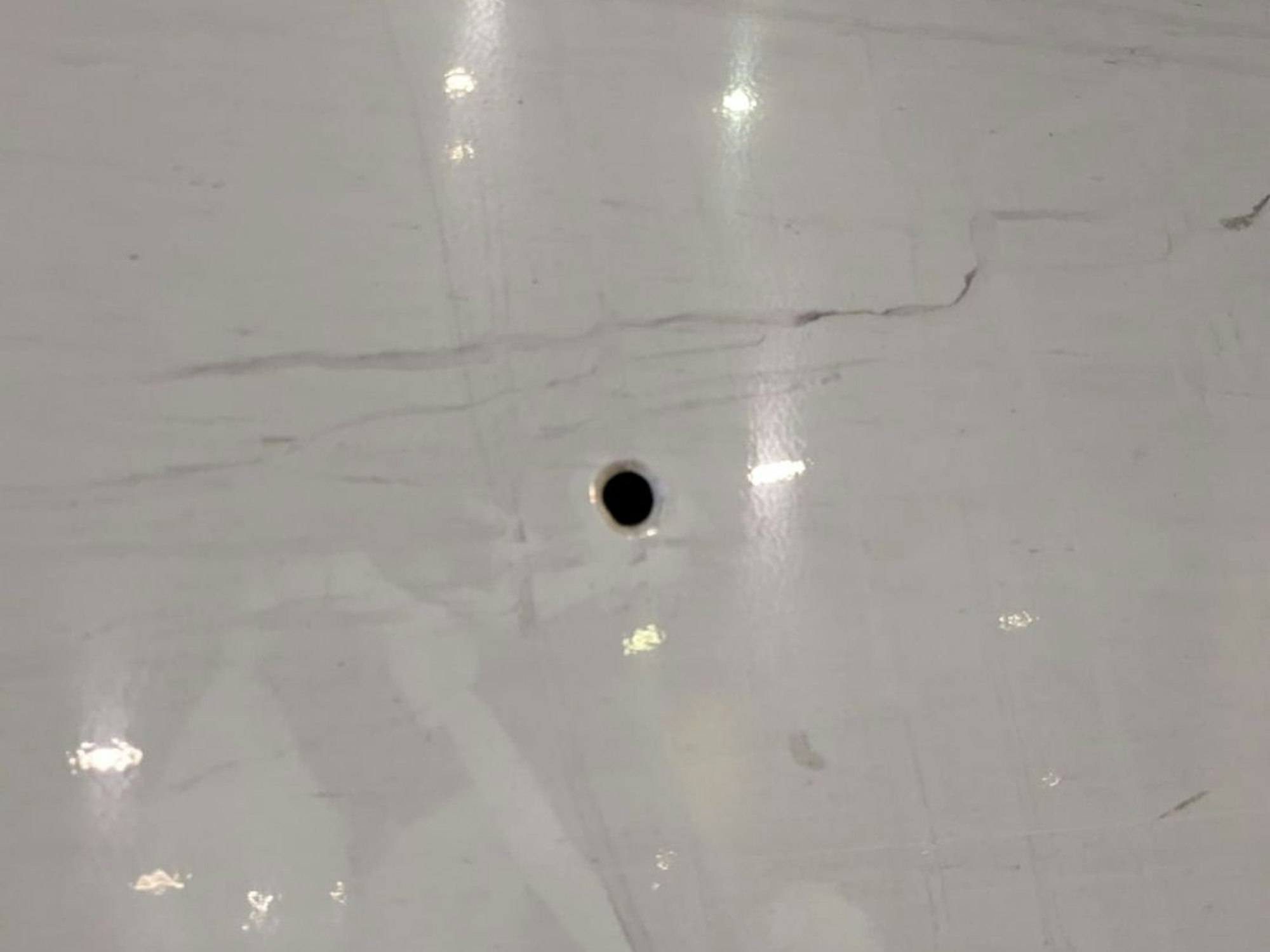 Das Foto zeigt vermutlich das Einschussloch in den ICE 107 nach Basel.