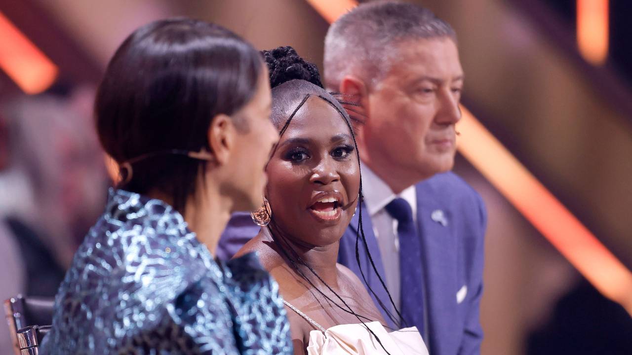 Motsi Mabuse mit den anderen Juroren bei „Let’s Dance“.