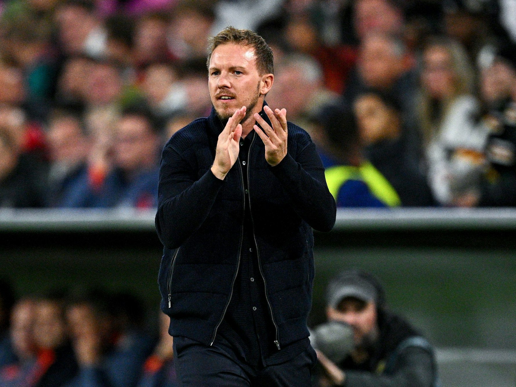 Bundestrainer Julian Nagelsmann feuert seine Mannschaft an.