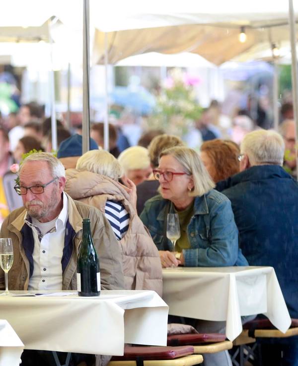 29.05.2024, Köln: Die Kölner Weihnwochen auf dem Neumarkt. Foto: Arton Krasniqi