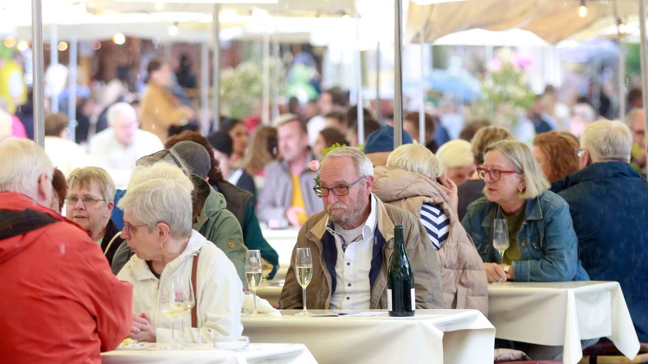 29.05.2024, Köln: Die Kölner Weihnwochen auf dem Neumarkt. Foto: Arton Krasniqi
