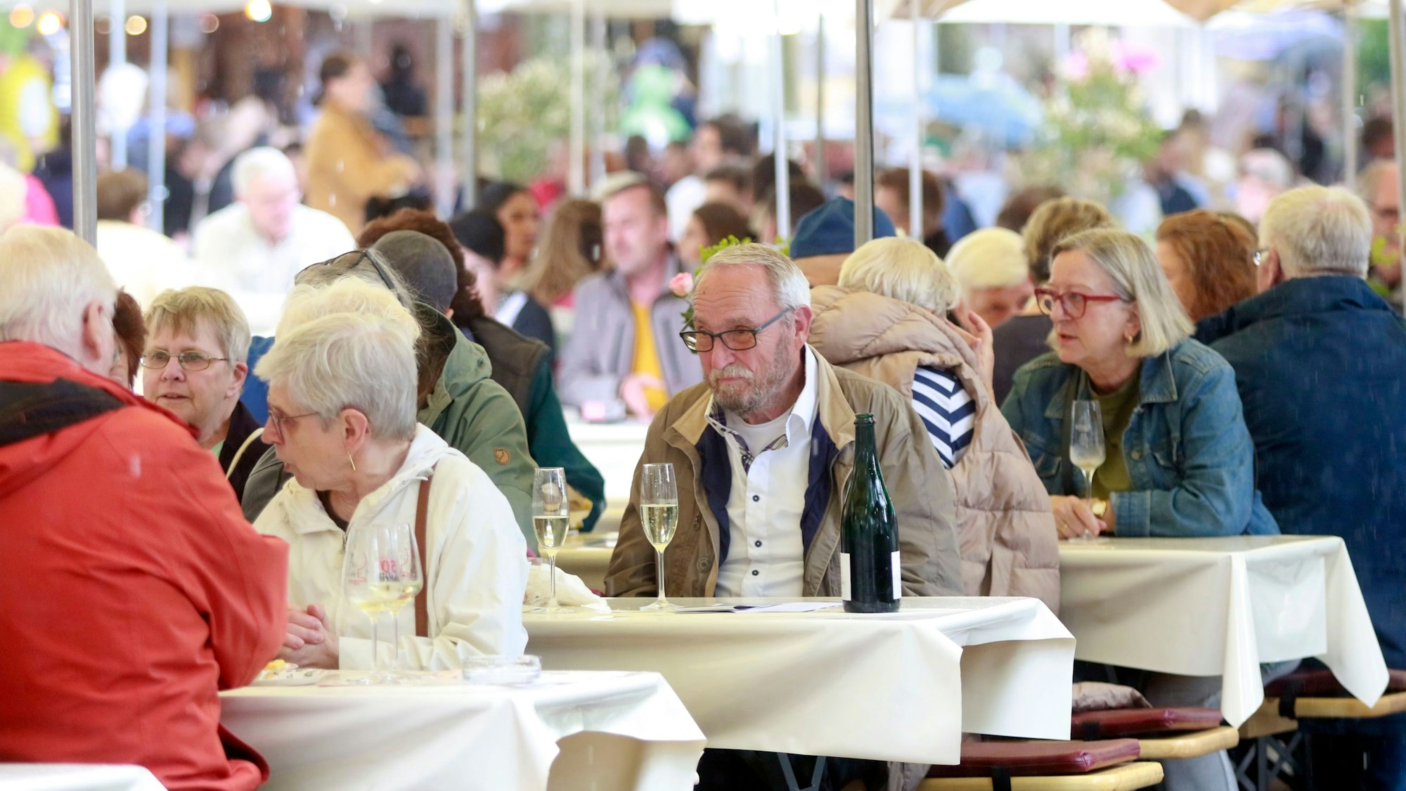29.05.2024, Köln: Die Kölner Weihnwochen auf dem Neumarkt. Foto: Arton Krasniqi