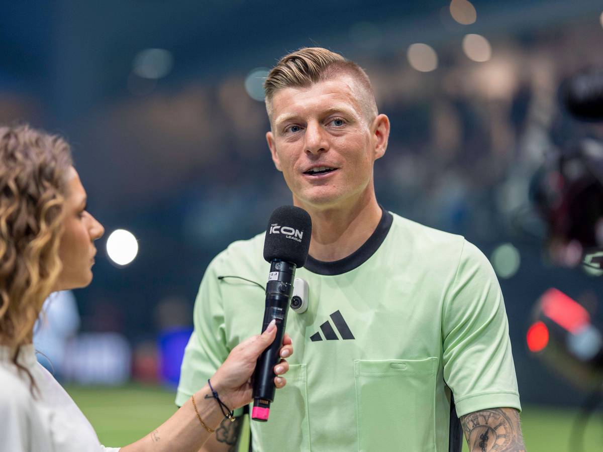Toni Kroos im Interview mit Moderatorin Jana Wosnitza.
