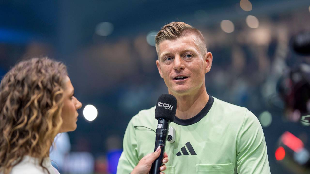 Toni Kroos im Interview mit Moderatorin Jana Wosnitza.