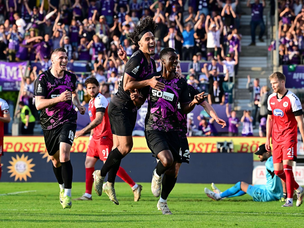 Maxwell Gyamfi (M.) jubelt nach seinem Treffer