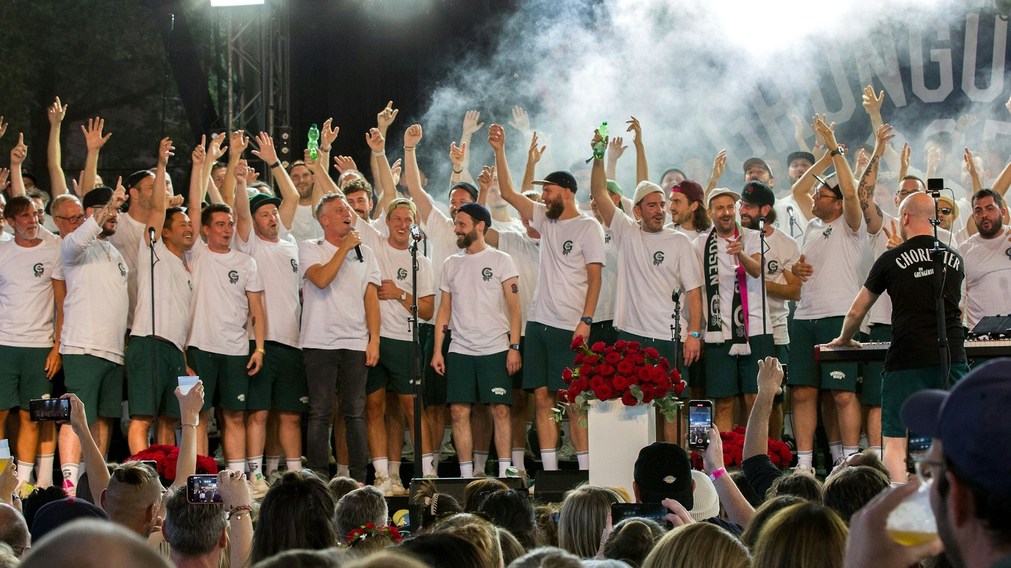 Open-Air-Konzert des Chores „Die Grüngürtelrosen“ im Tanzbrunnen.