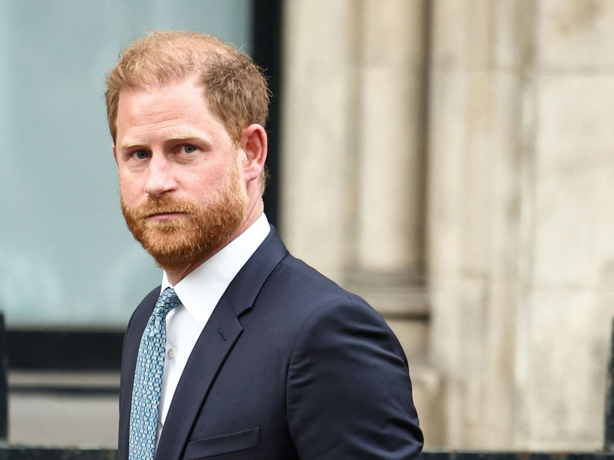 Der britische Prinz Harry Anfang April am High Court im Zentrum Londons: Die Niederlage vor dem britischen Berufungsgericht in der Debatte um den Schutz von ihm und seiner Familie sei niederschmetternd, sagt er im Interview der BBC.