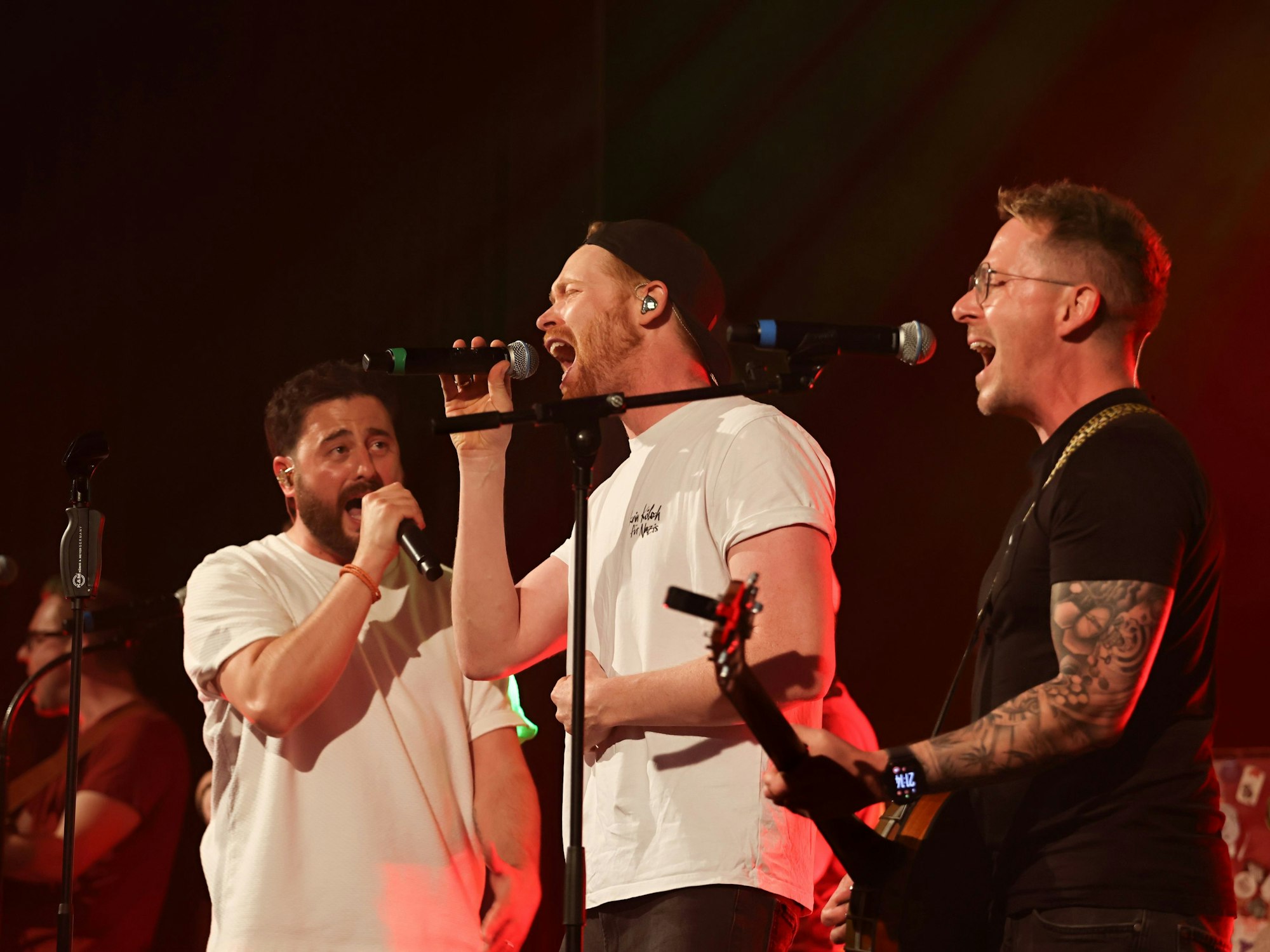 Lupo singen zusammen mit Miljö.