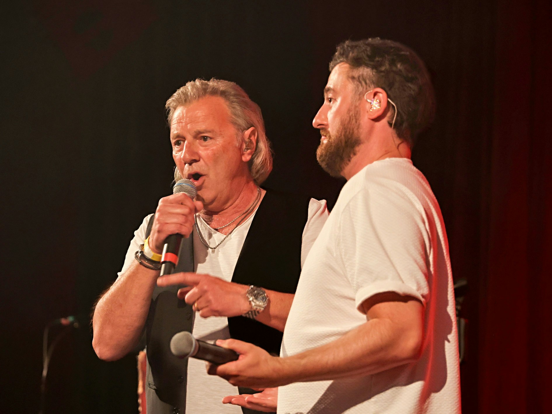 Bubi Brühl singt mit Nico „Nikkes“ von Styp.