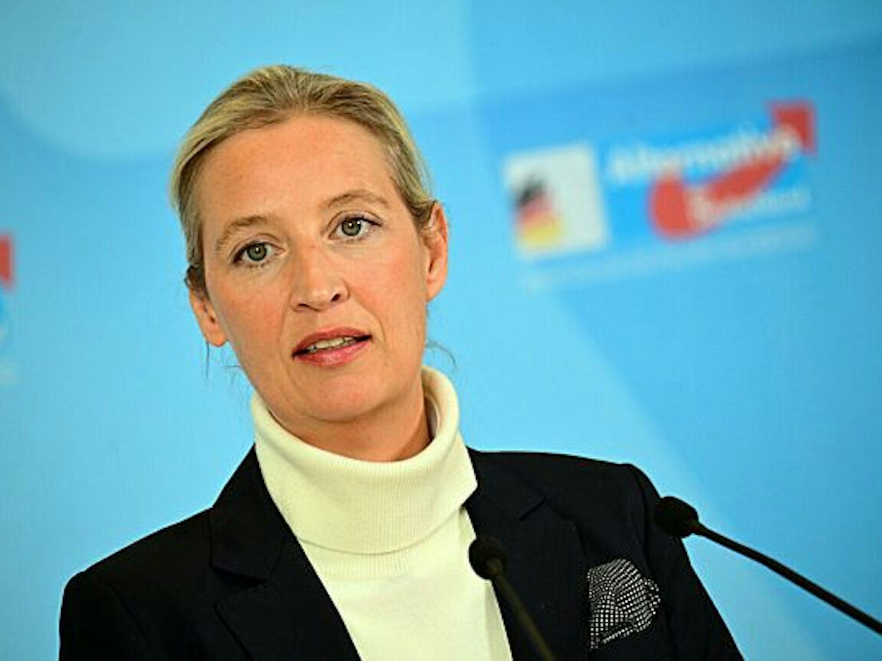Alice Weidel, Co-Vorsitzende der AfD-Bundestagsfraktion, gibt nach einer Pressekonferenz der Parteivorsitzenden von Union und SPD zur Vorstellung des Koalitionsvertrages ein Statement.