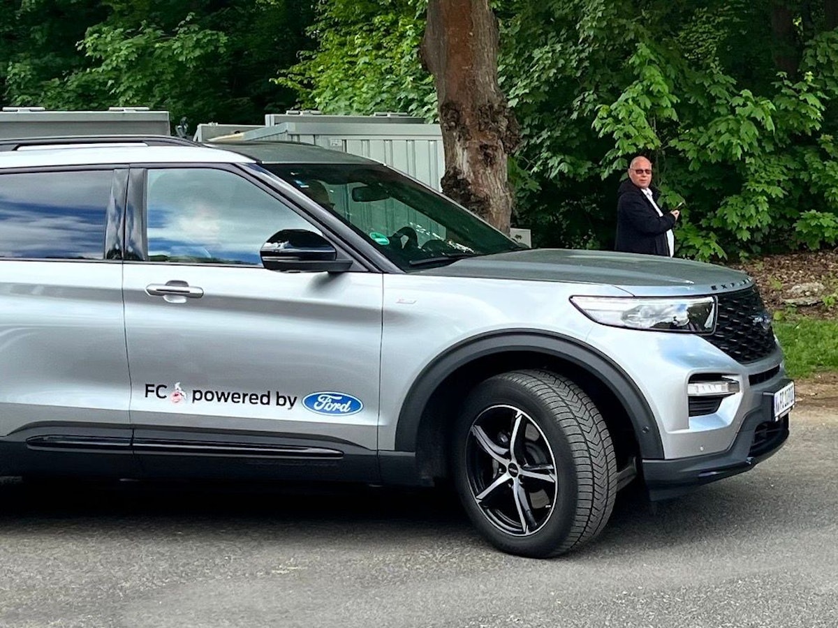 Friedhelm Funkel kommt am 5. Mai 2025 am Geißbockheim an.