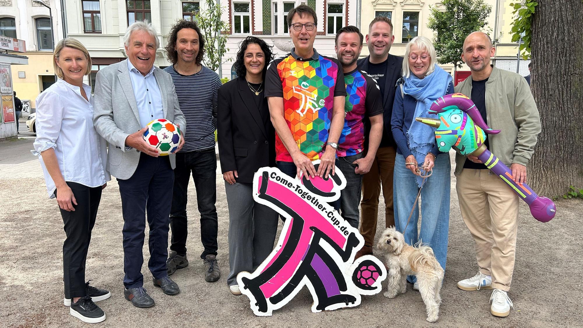 Grupppenfoto vor dem Come-Together-Cup.
