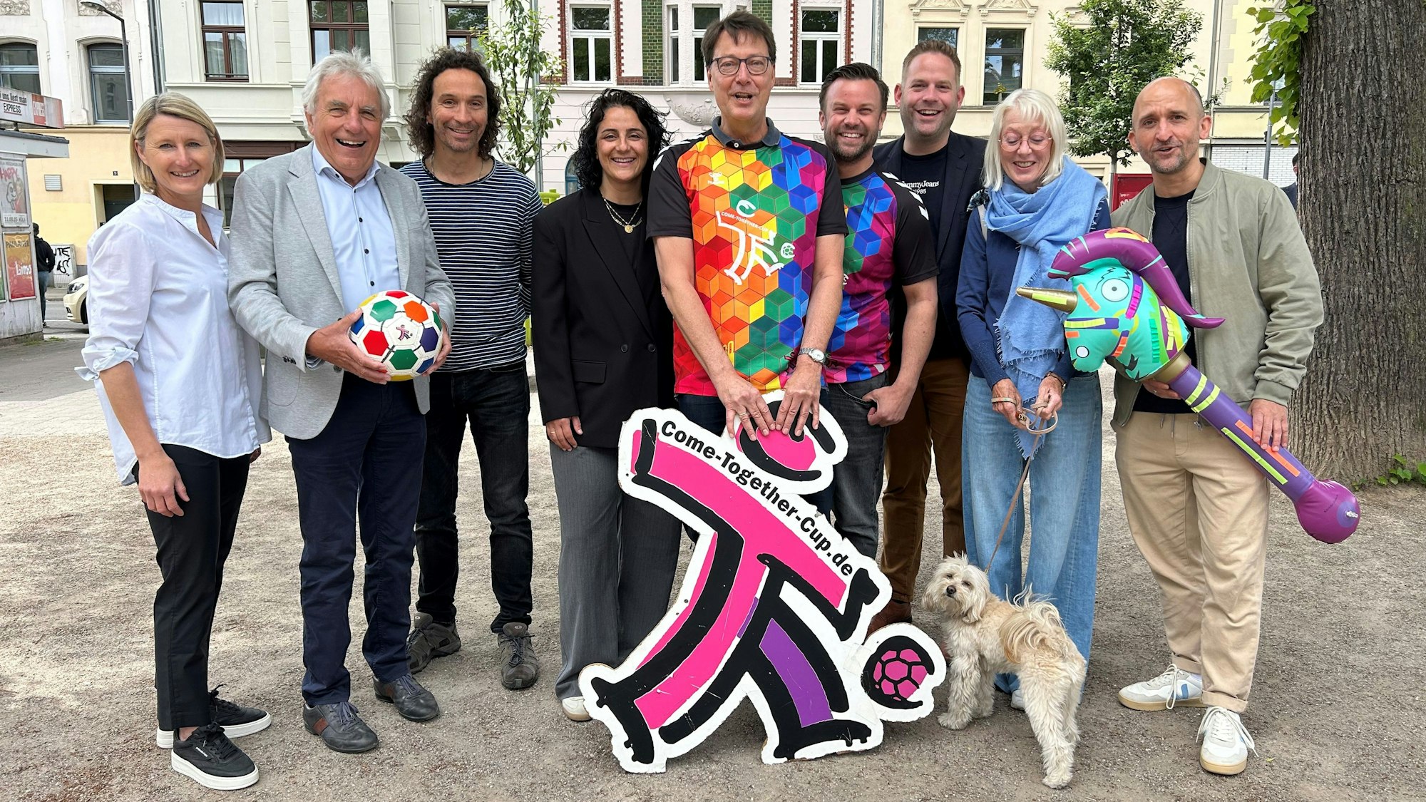 Grupppenfoto vor dem Come-Together-Cup.