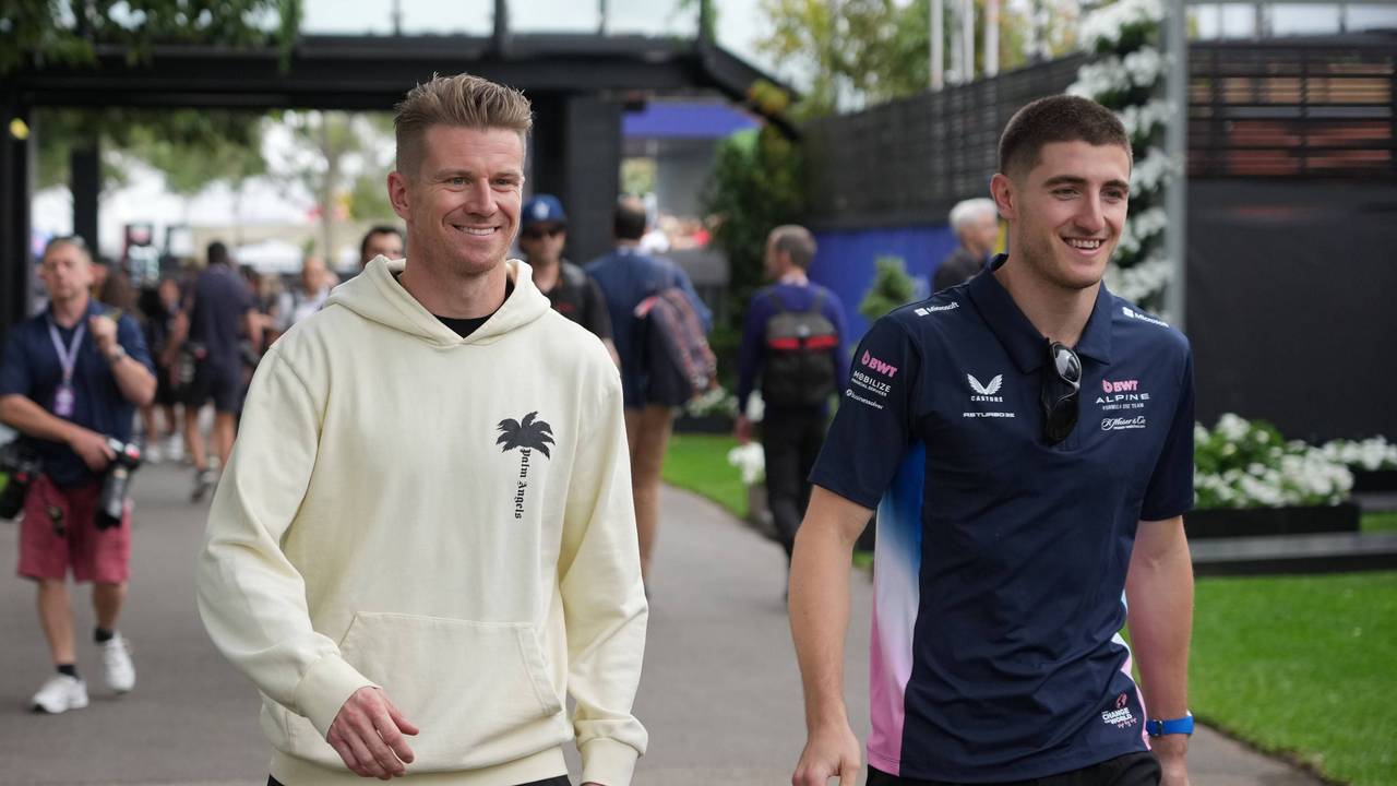 Nico Hülkenberg und Jack Doohan (r.) in der Boxengasse.