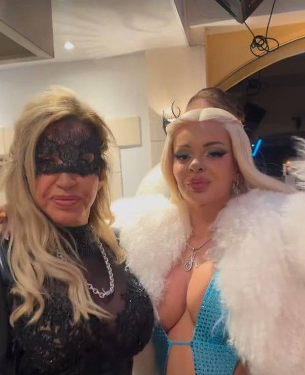 Zu sehen sind Carmen Geiss und Katja Krasavice am tanzen in einer Instagram-Story.