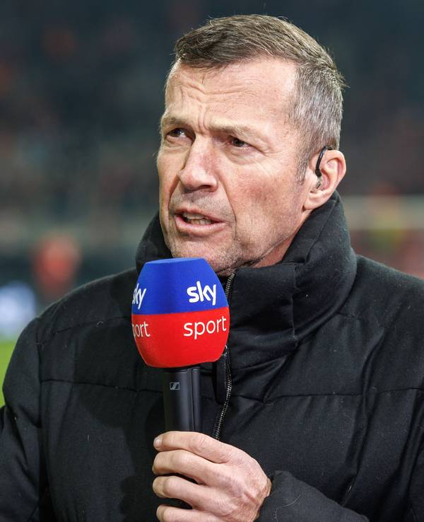 Fußball-Experte Lothar Matthäus spricht im Interview vor Spielbeginn.