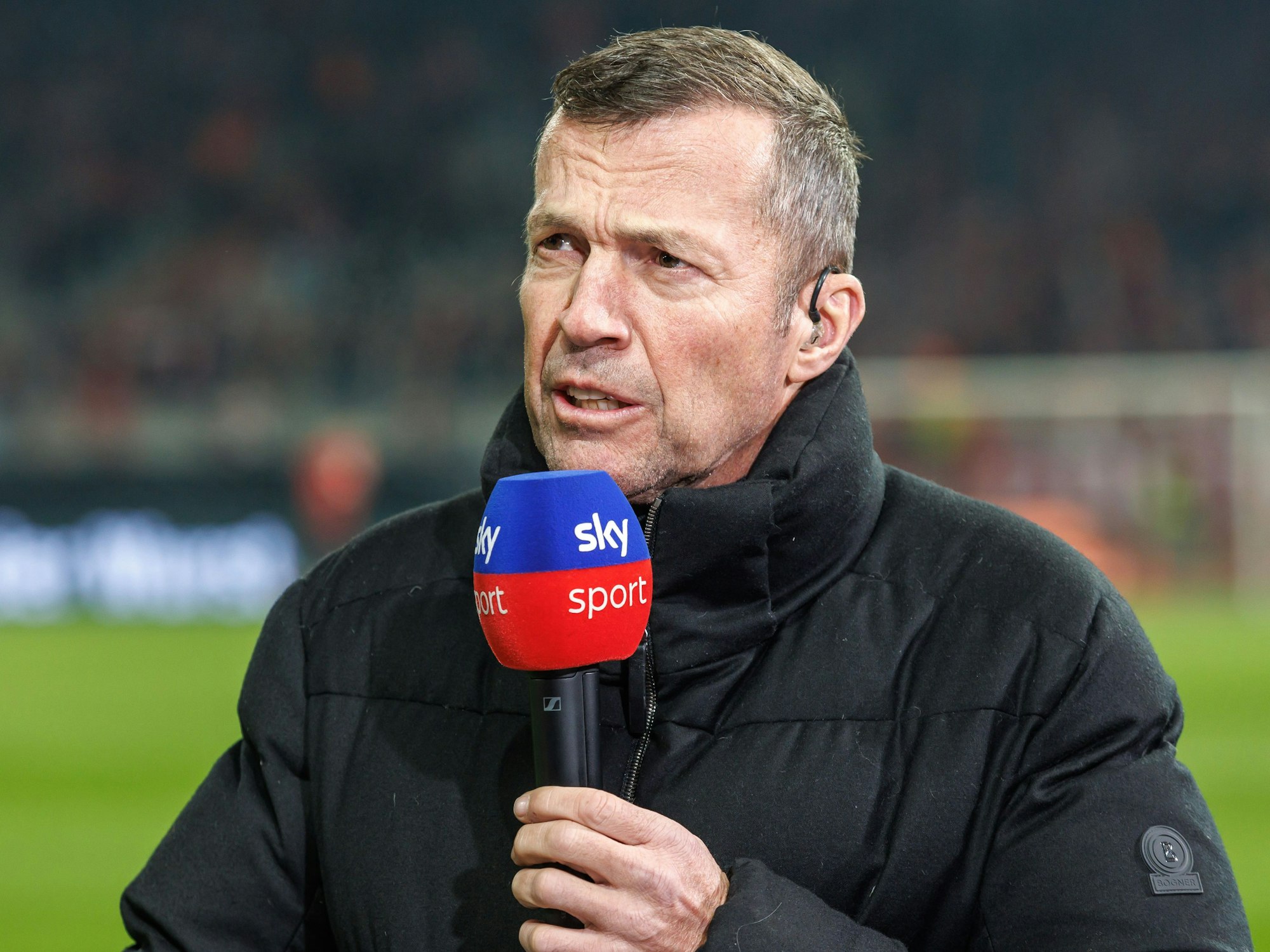 Fußball-Experte Lothar Matthäus spricht im Interview vor Spielbeginn.