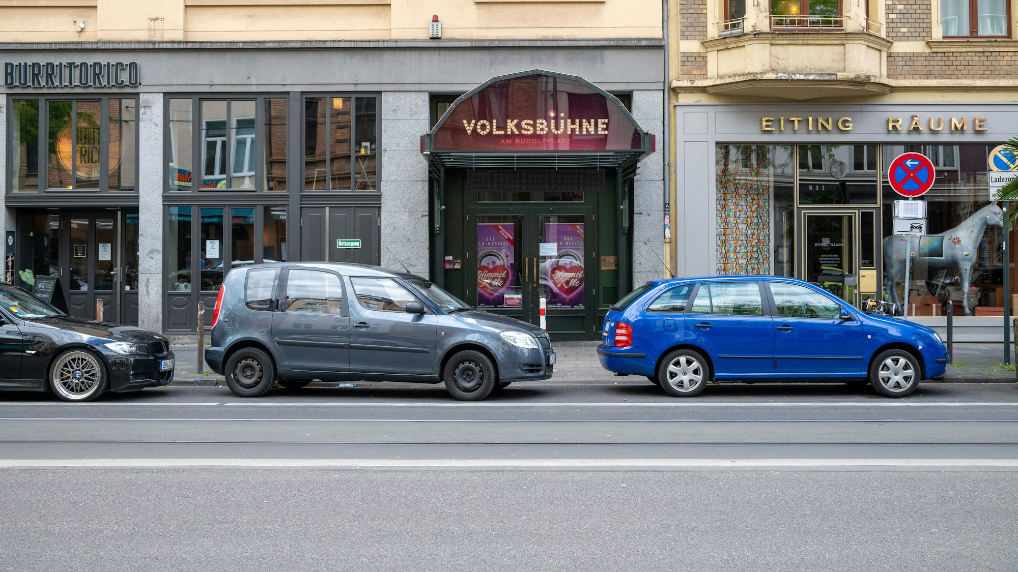 Der Eingangsbereich der Volksbühne an der Aachener Straße. Das Foto wurde am 1. Mai 2020