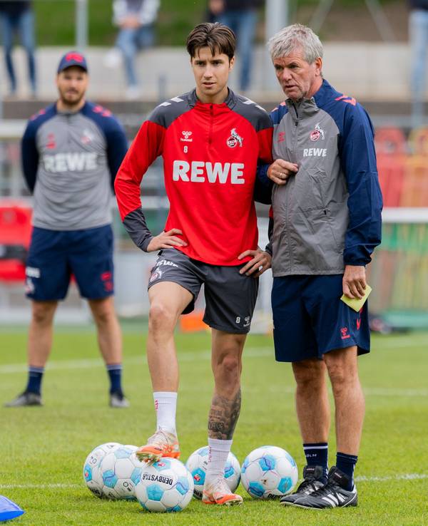 Friedhelm Funkel (r.) und Denis Huseinbasic beim Training des 1. FC Köln.