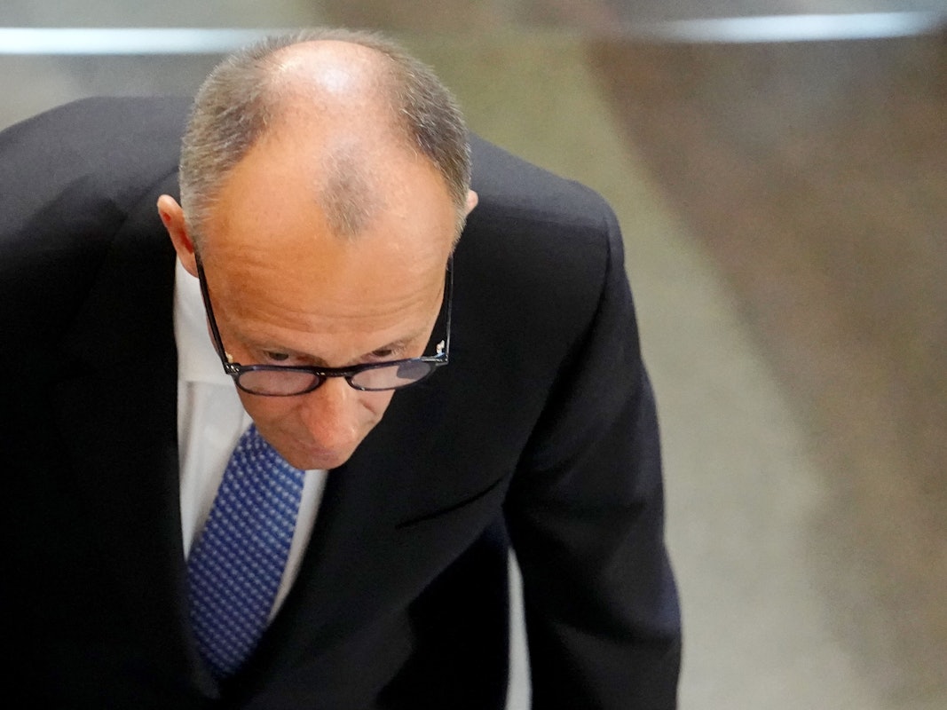 Friedrich Merz (CDU) reagiert im Bundestag bei der Kanzlerwahl.