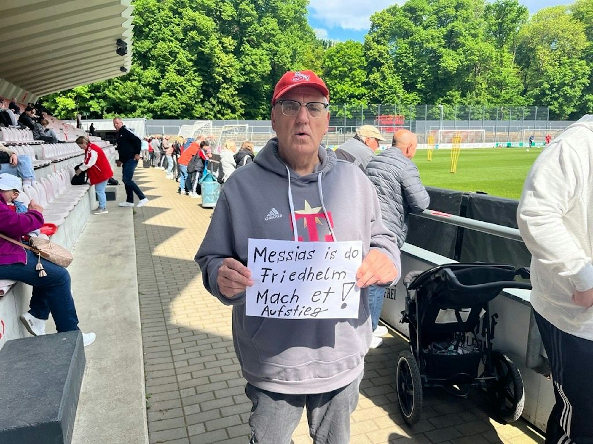 Fans feiern Funkel als Messias.