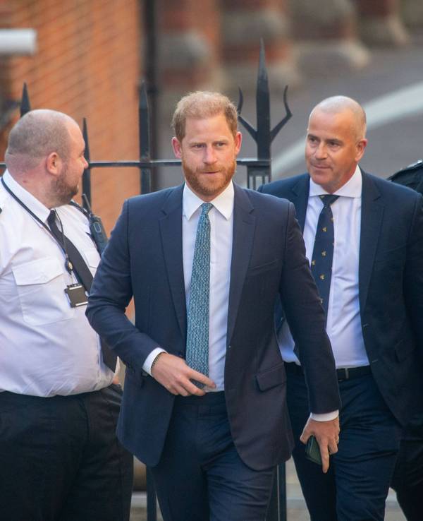 Prinz Harry vor einer Gerichtsverhandlung in London.