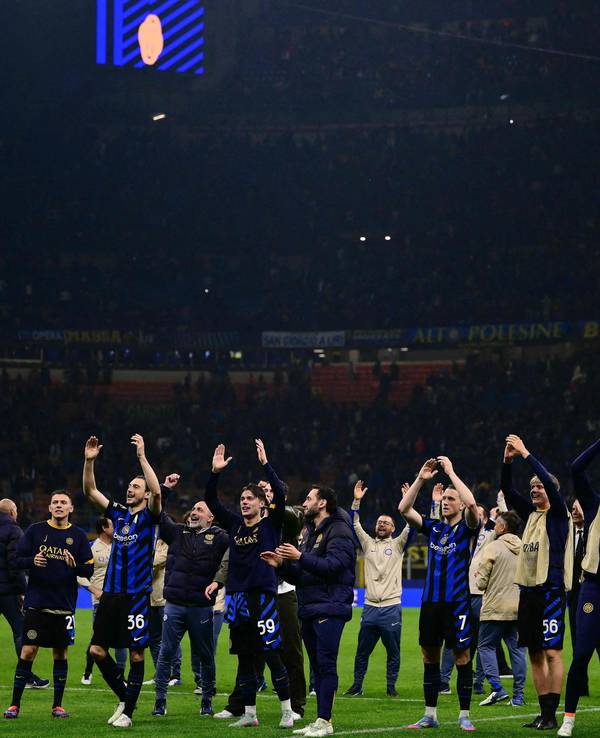 Die Profis von Inter Mailand feiern den Finaleinzug in der Champions League.