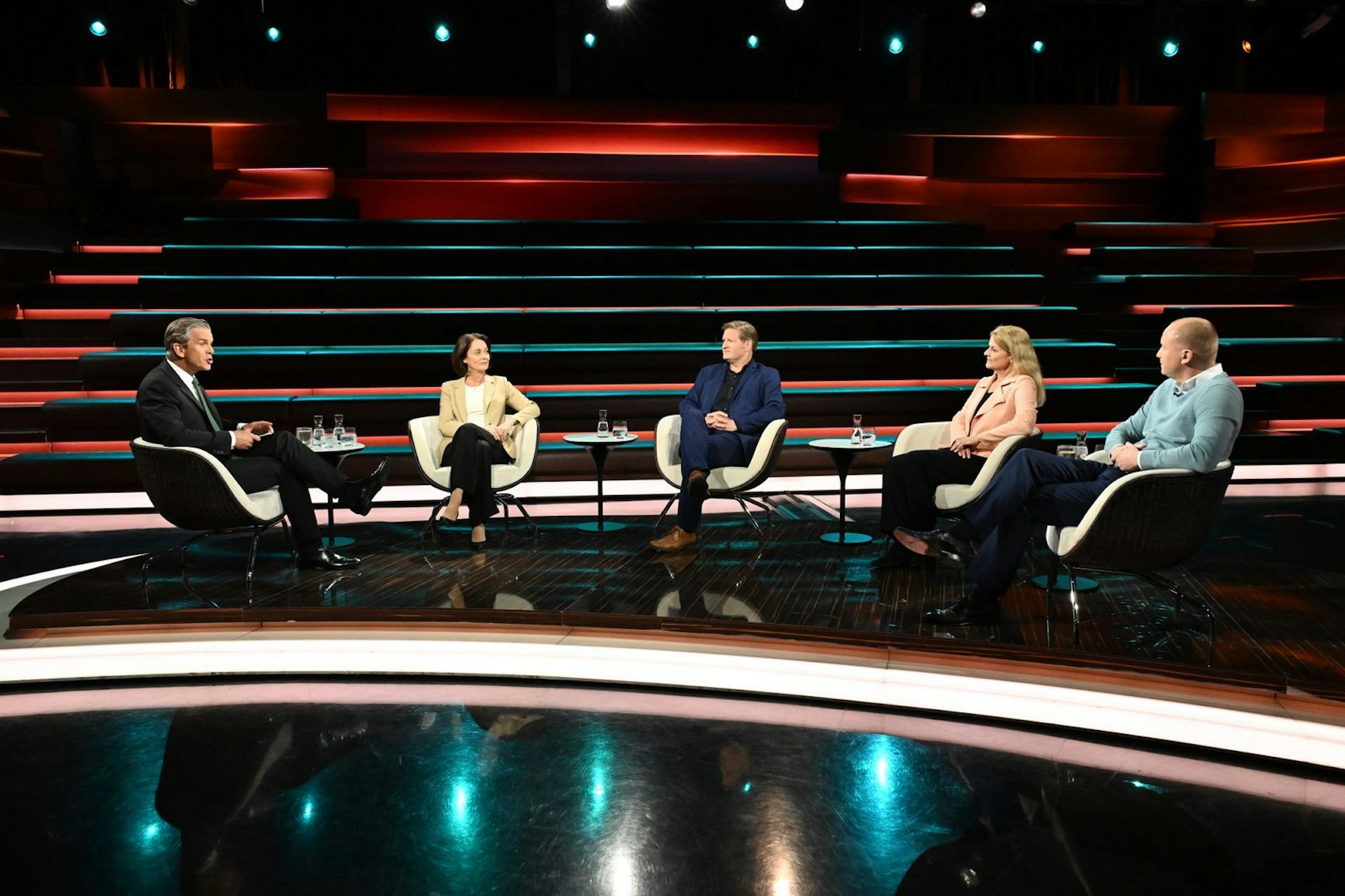 Die „Markus Lanz“-Runde beschäftitgte sich am Dienstagabend mit dem Wahldrama um Friedrich Merz. (Bild: Cornelia Lehmann / ZDF)