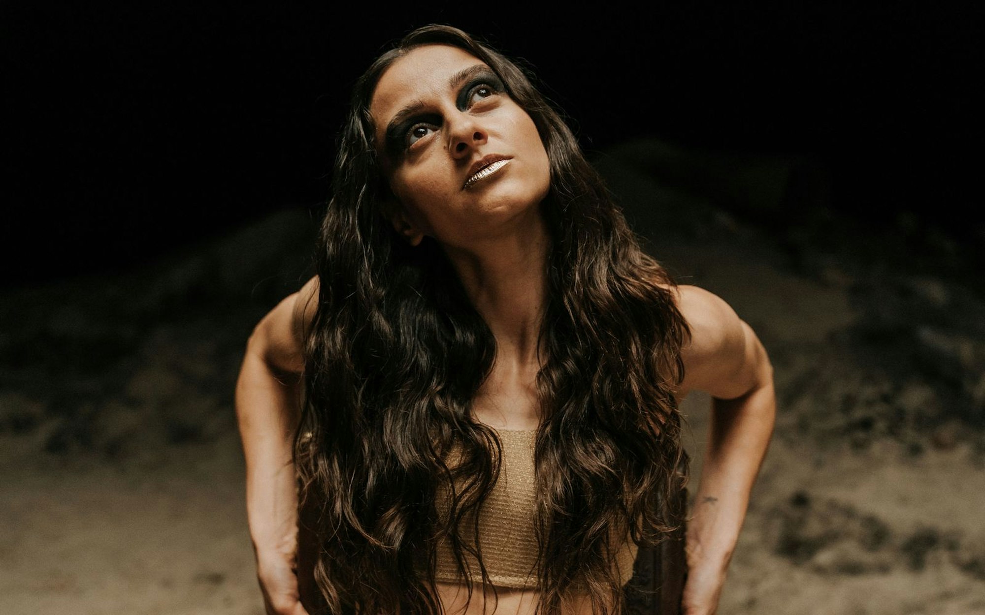 Rashida (Kenda Hmeidan) ist die zentrale Figur in „Kein Tier. So Wild.“, einer freien Interpretation von William Shakespeares „Richard III.“. (Bild: Lukasz Bak/Port au Prince Pictures)