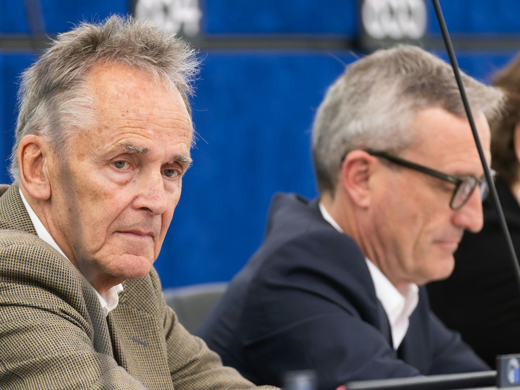 07.05.2025, Frankreich, Straßburg: Michael von der Schulenburg (M, BSW) sitzt im Plenarsaal des Europäischen Parlaments.