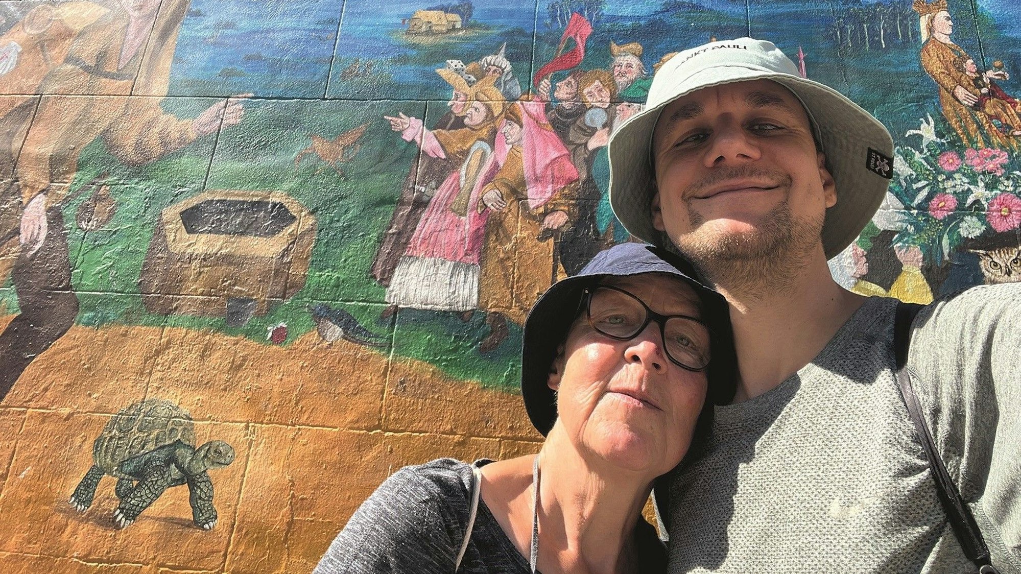 Tobias Schlegl mit Mutter auf dem Jakobsweg