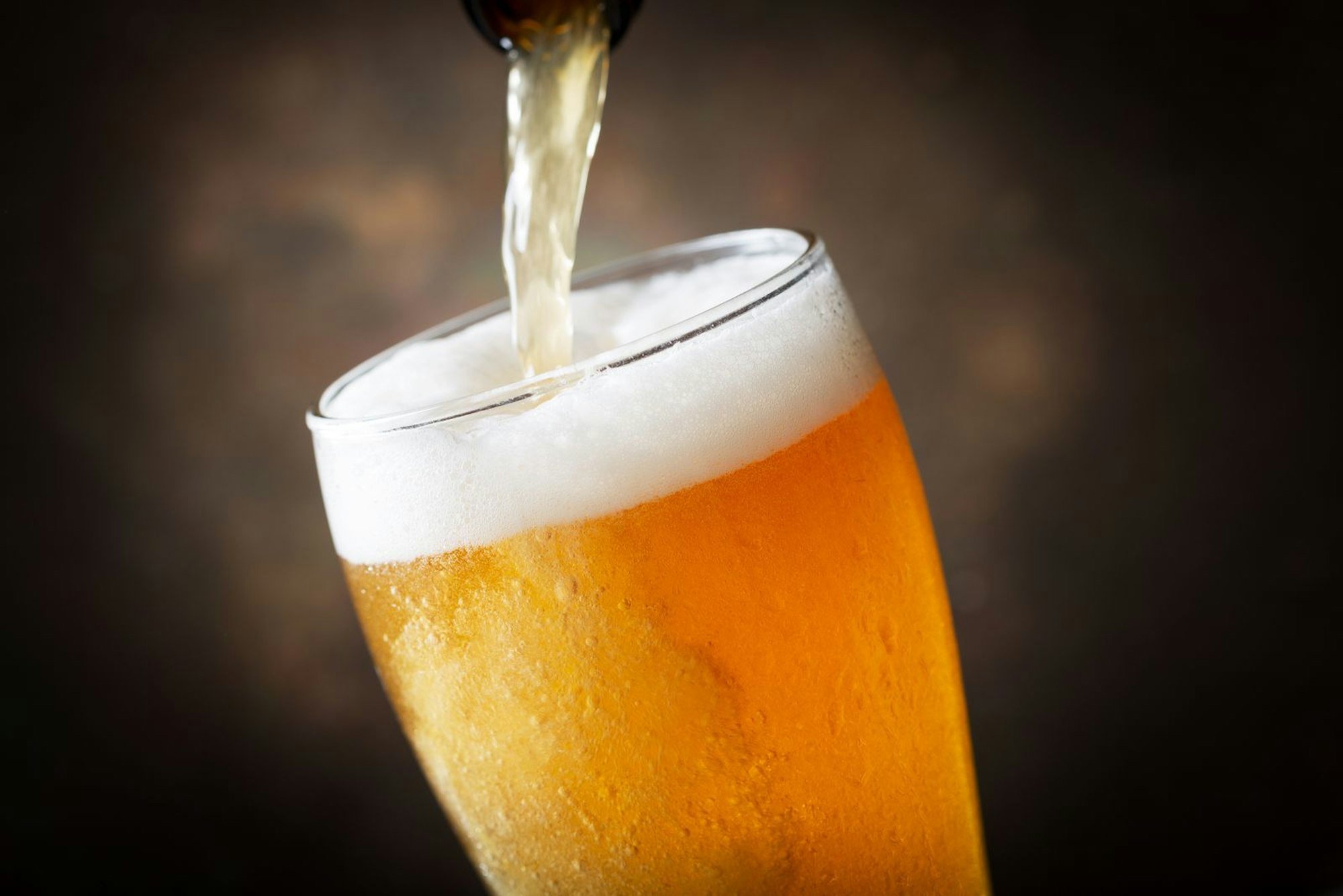 Geht es nach der Meinung von Experten, müsste Alkohol in Deutschland deutlich teurer werden. (Bild: iStock/nitrub)