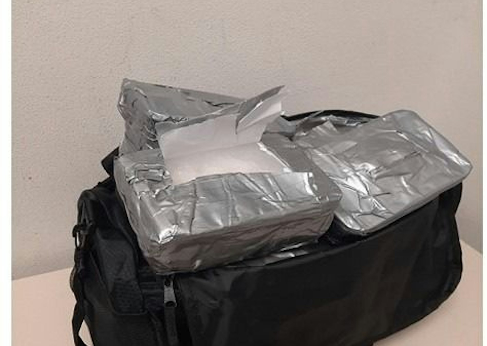 Bei Grenzkontrollen fand die Bundespolizei Aachen 10 Kilogramm Crystal Meth in silbernen Ziegeln verpackt.
