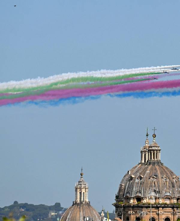 Ihre Flugshows sind waghalsig und weltberühmt: die Frecce Tricolori , hier am 8. April 2025 in Rom, anlässlich des Besuchs von König Charles III. und Königin Camilla.