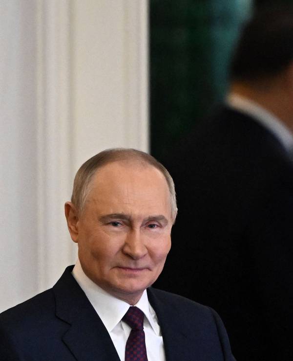 Auch Wladimir Putin (hier während Xi Jinpings Besuch in Moskau am 8. Mai) reagierte auf die Papst-Wahl.