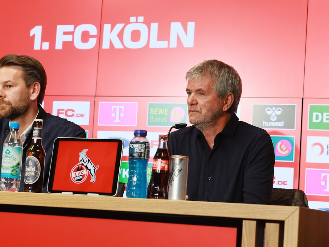 Friedhelm Funkel und Thomas Kessler auf der Pressekonferenz.