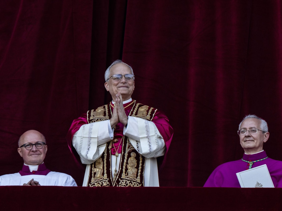 Der neu gewählte Papst Leo XIV, der US-Amerikaner Robert Prevost, erscheint nach dem Konklave auf dem Balkon des Petersdoms im Vatikan.