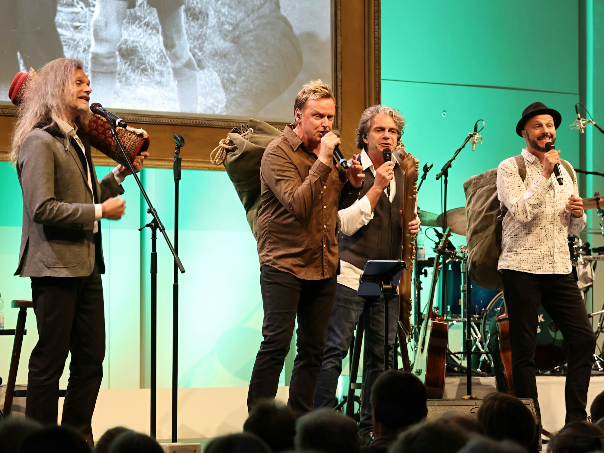 Die Bläck Fööss auf der Bühne der Flora.