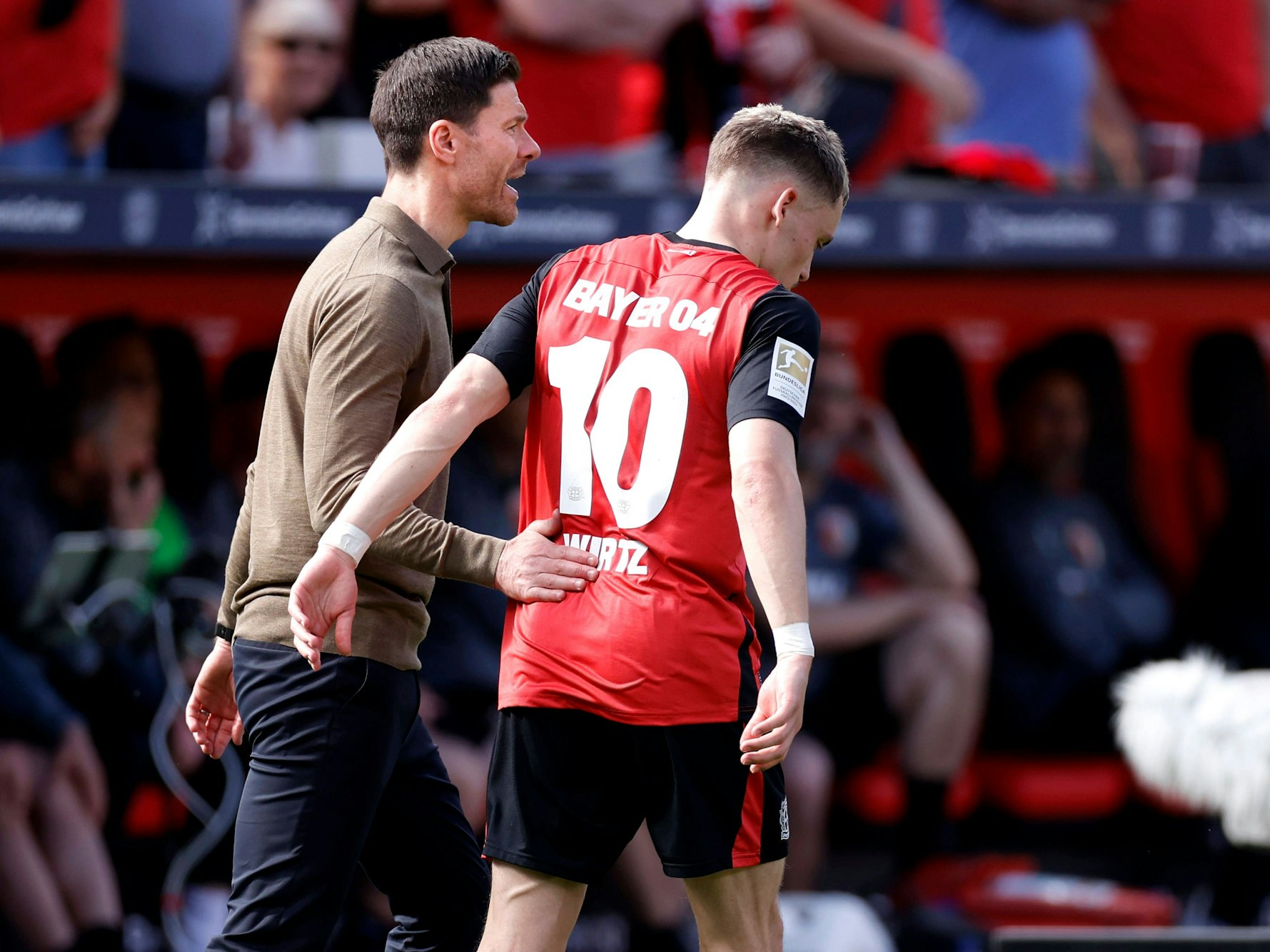 Xabi Alonso mit Florian Wirtz