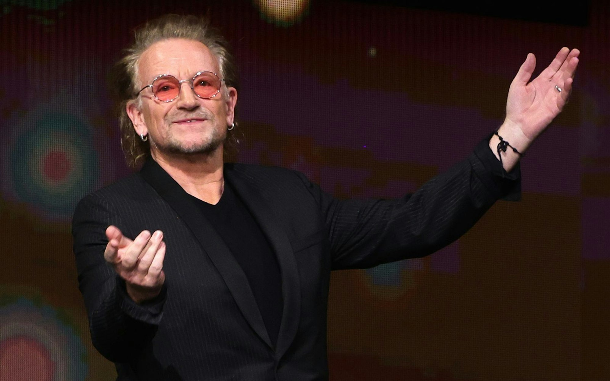 Gutmensch, Unternehmer, Familienvater und nicht zuletzt Rockstar: U2-Sänger Bono feiert am 10. Mai seinen 50. Geburtstag. (Bild: Andreas Rentz/Getty Images)