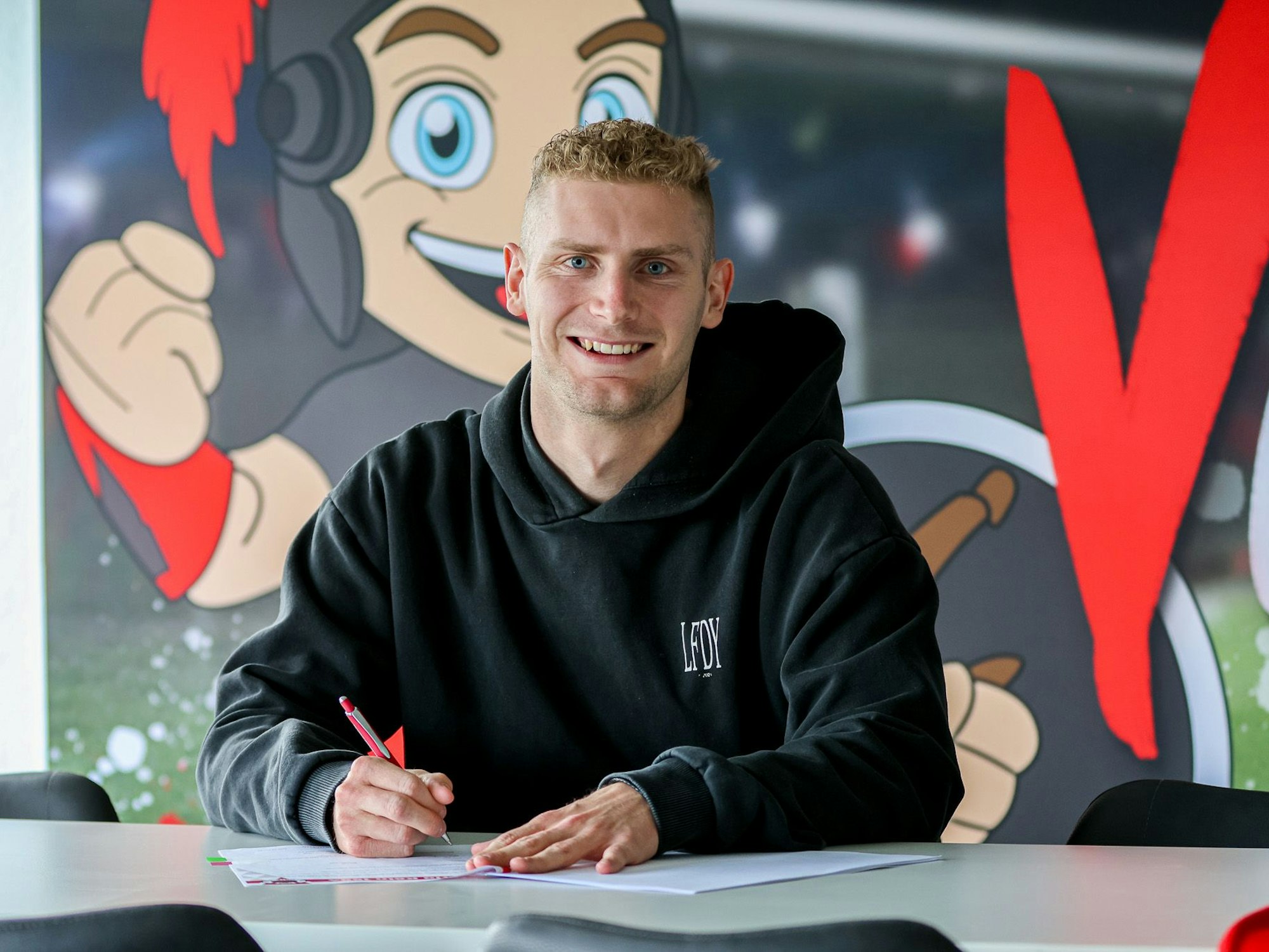 Meiko Sponsel unterschreibt bei Viktoria Köln.