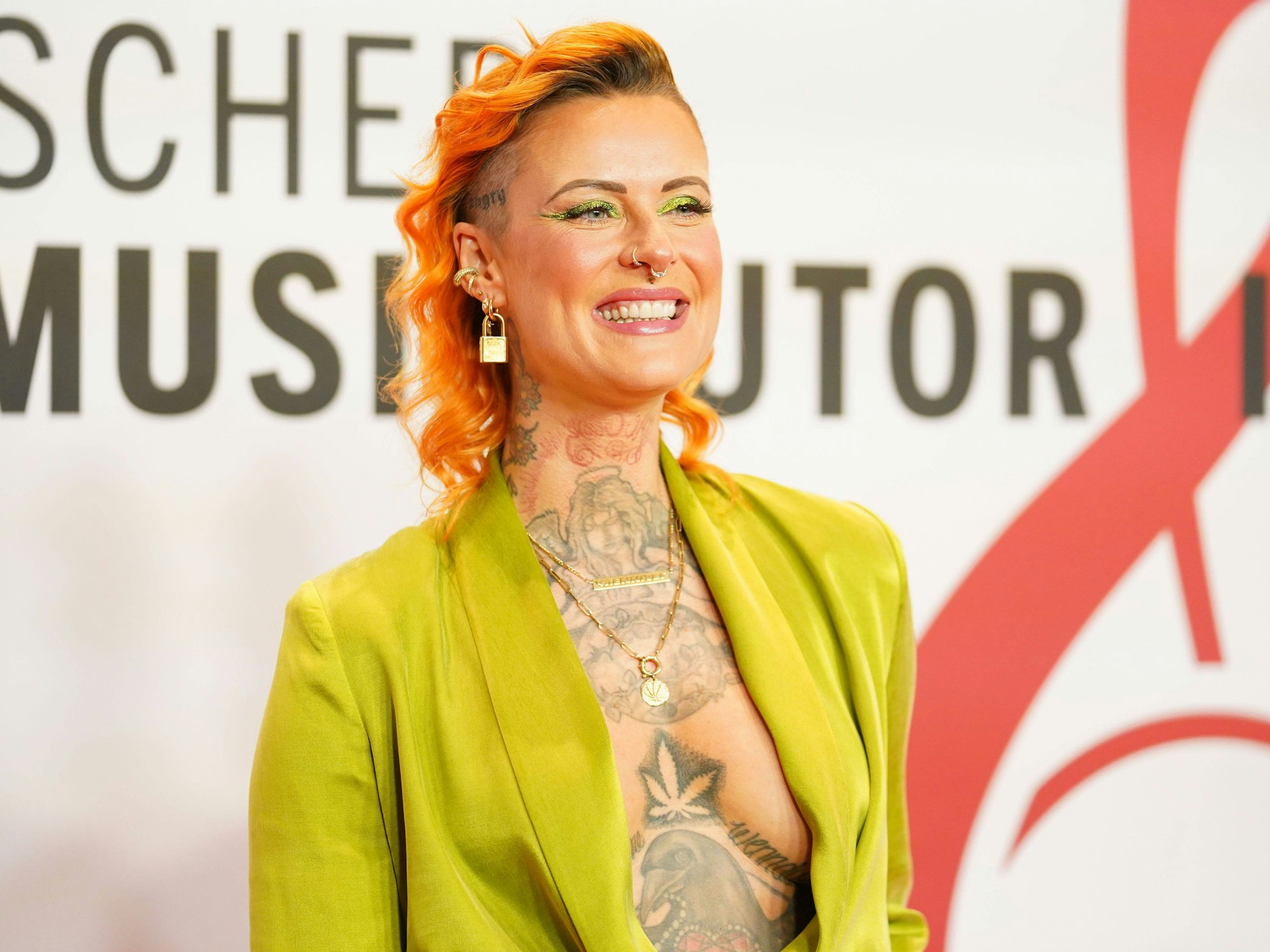 Jennifer Weist, Sängerin der Band Jennifer Rostock, hier bei der Verleihung des Musikautorenpreises von der GEMA im Februar 2024 in Berlin, hätte eigentlich allen Grund zur Freude. Doch eine Entscheidung des NDR macht sie richtig sauer.