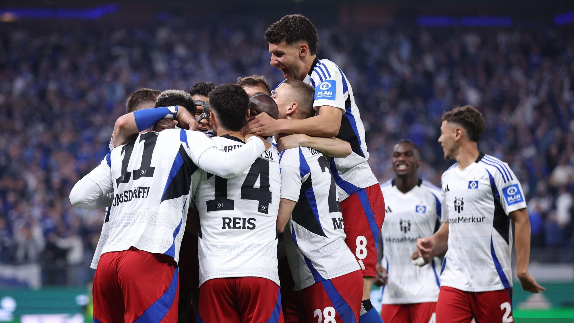 Der HSV jubelt beim Sieg gegen Ulm am Samstag (10. Mai 2025) über den Bundesliga-Aufstieg.