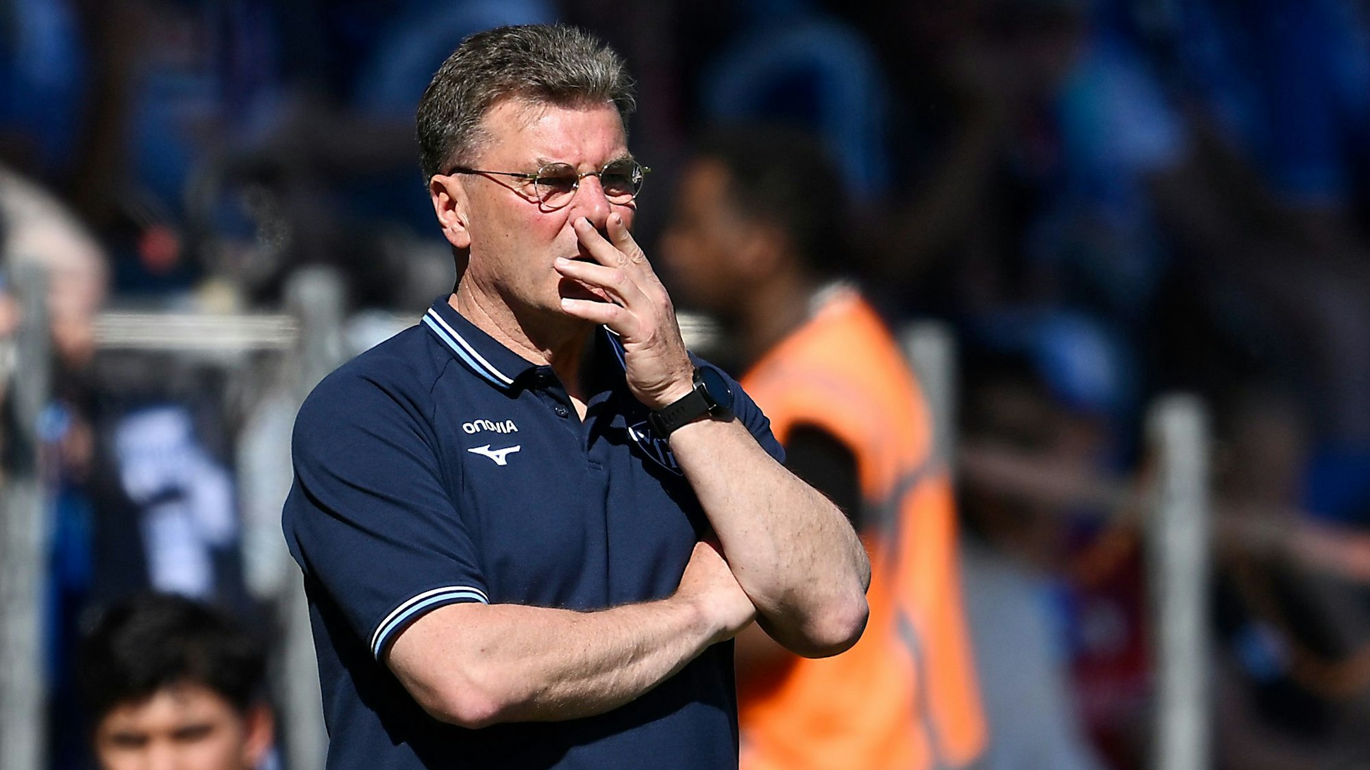 Dieter Hecking beim Spiel des VfL Bochum gegen Mainz 05.