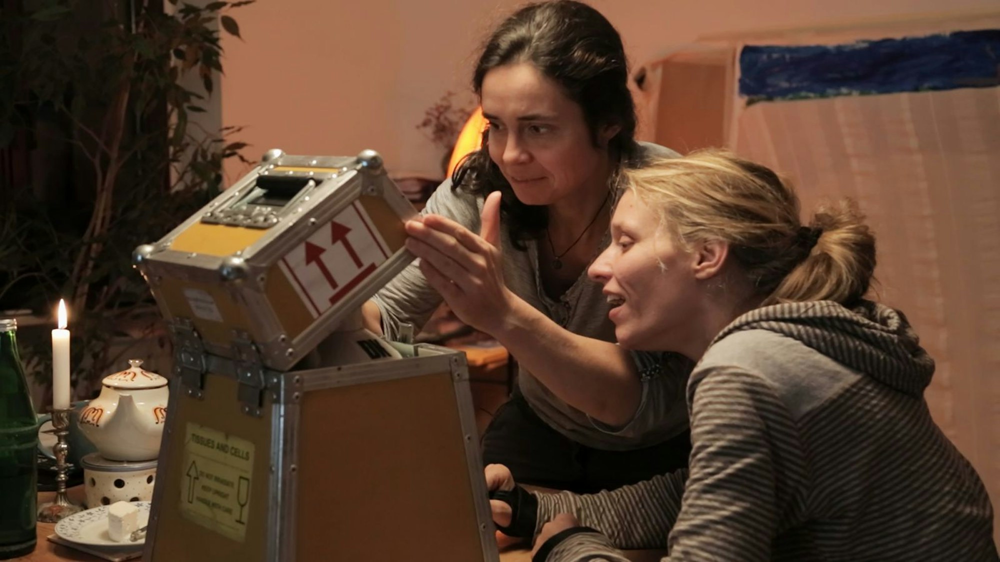 Sperma per Post: Mittels Insemination wollen Christiane (links) und Maria eine Familie gründen. (Bild: ZDF / Judith Beuth)